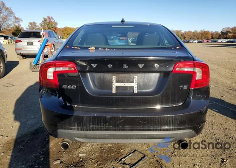 2013 Volvo S60 T5 z USA, uszkodzony, nr VIN YV1612FS0D2232372